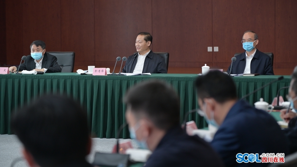 彭清华调研疫情防控数据平台,强调提升防控水平