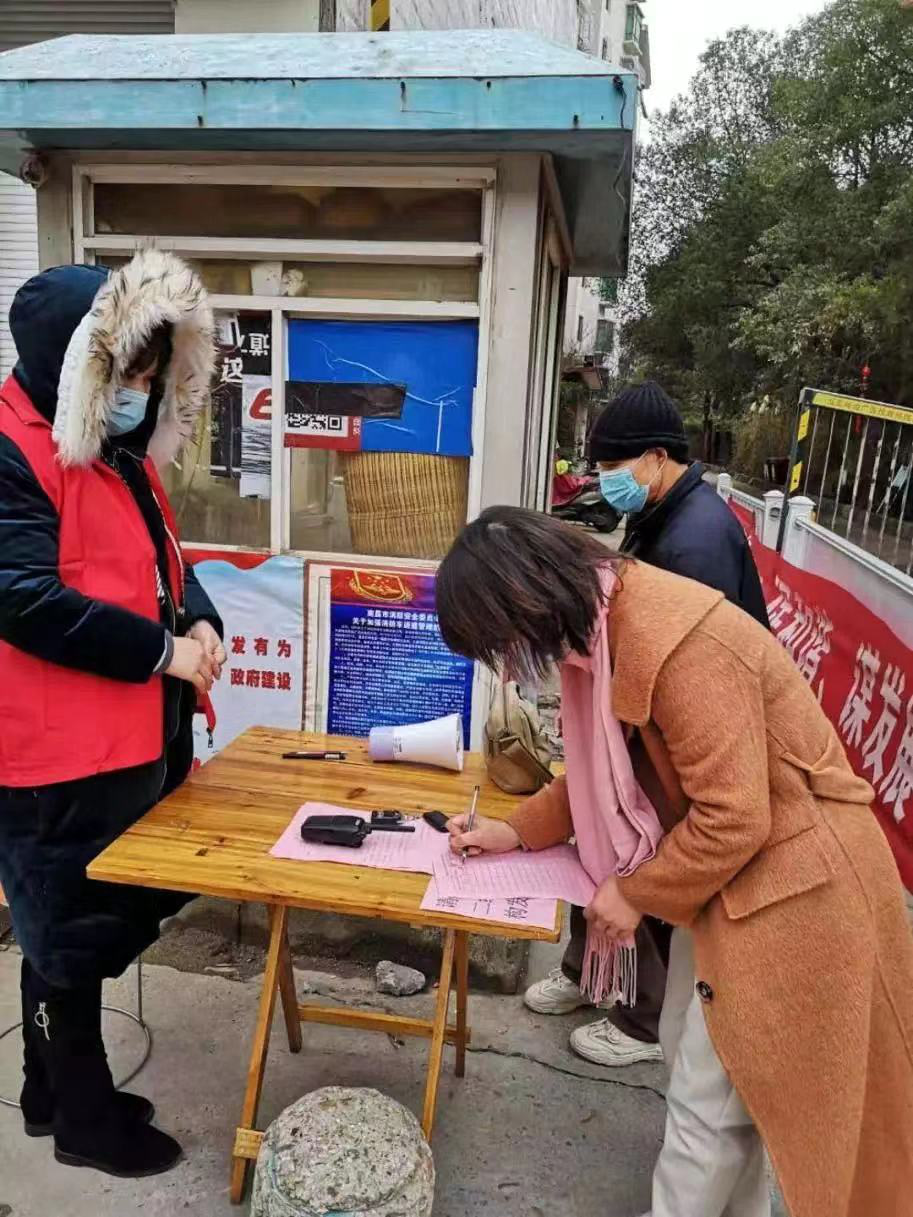 南昌各级妇联组织和志愿者奋战疫情防控基层,贡献巾帼力量