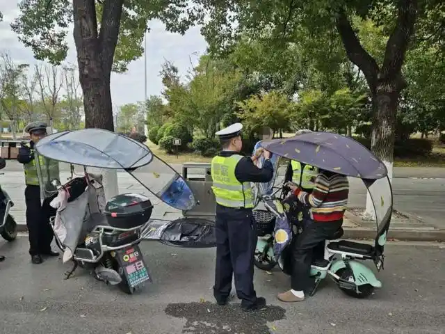 团风交警整治交通违法高发态势,守护群众出行安全
