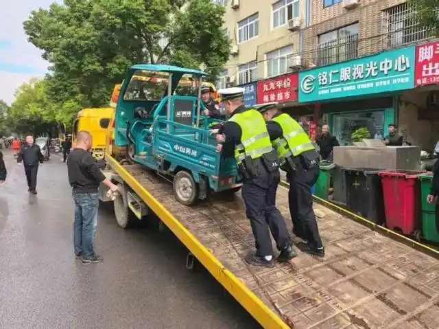 团风交警整治交通违法高发态势,守护群众出行安全