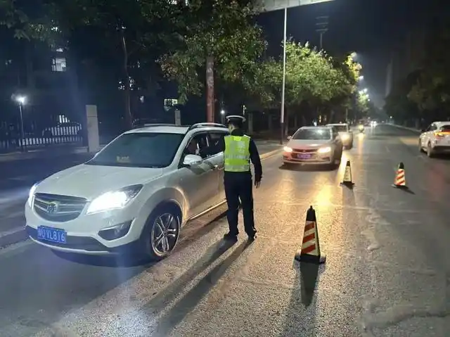 团风交警整治交通违法高发态势,守护群众出行安全