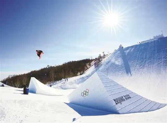 北京冬奥会诠释绿色理念，展现人与自然和谐共生中国式现代化