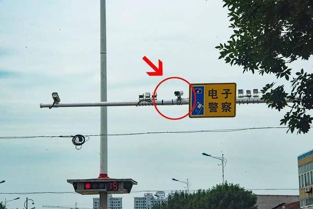过车就闪的摄像头不一定拍违章,闪两下要小心