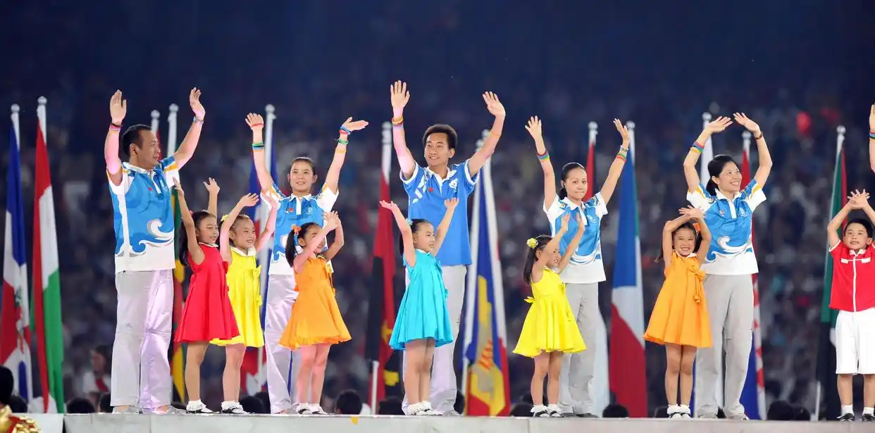 新华社大型纪录片盛会华章,带你回顾中国体育30多年奋进路