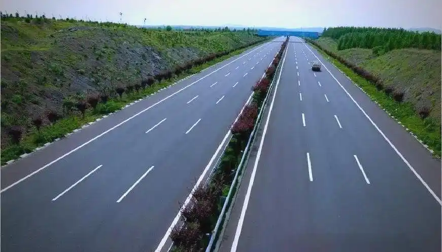 高速行车要警惕！这些关键注意事项关乎你的驾驶安全