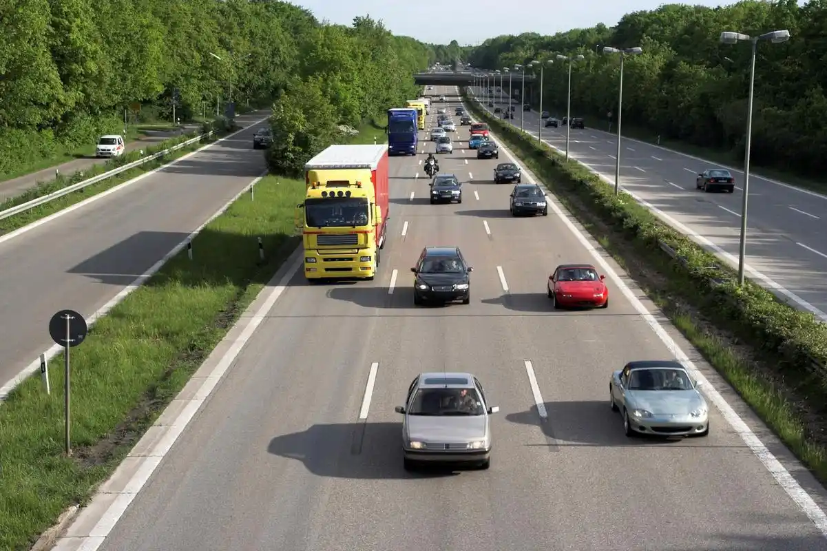 高速行车要警惕!这些关键注意事项关乎你的驾驶安全