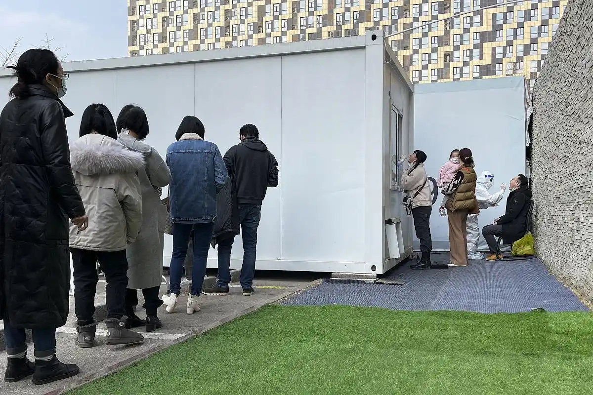 距首波新冠疫情暴发俩月，第二波感染会来吗？