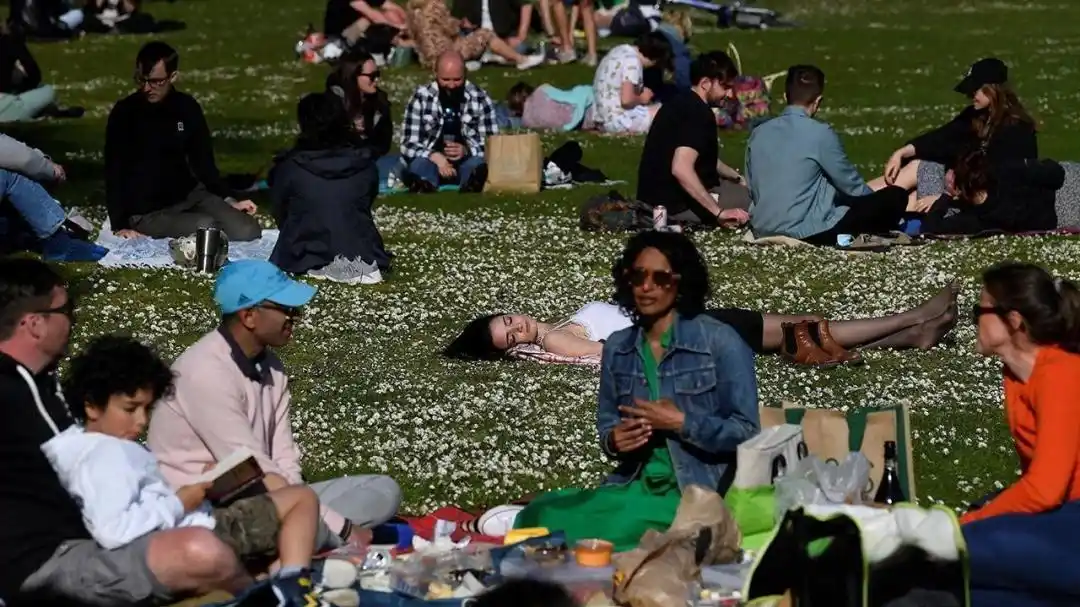 疫情冲击下劳动力市场现状及就业市场复苏面临的挑战