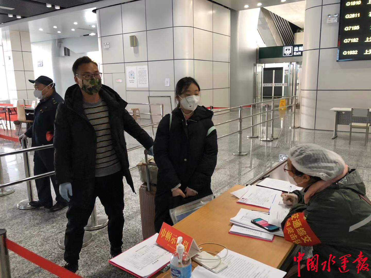 镇江港航工作人员坚守火车站，处理疫情隔离期间特殊情况